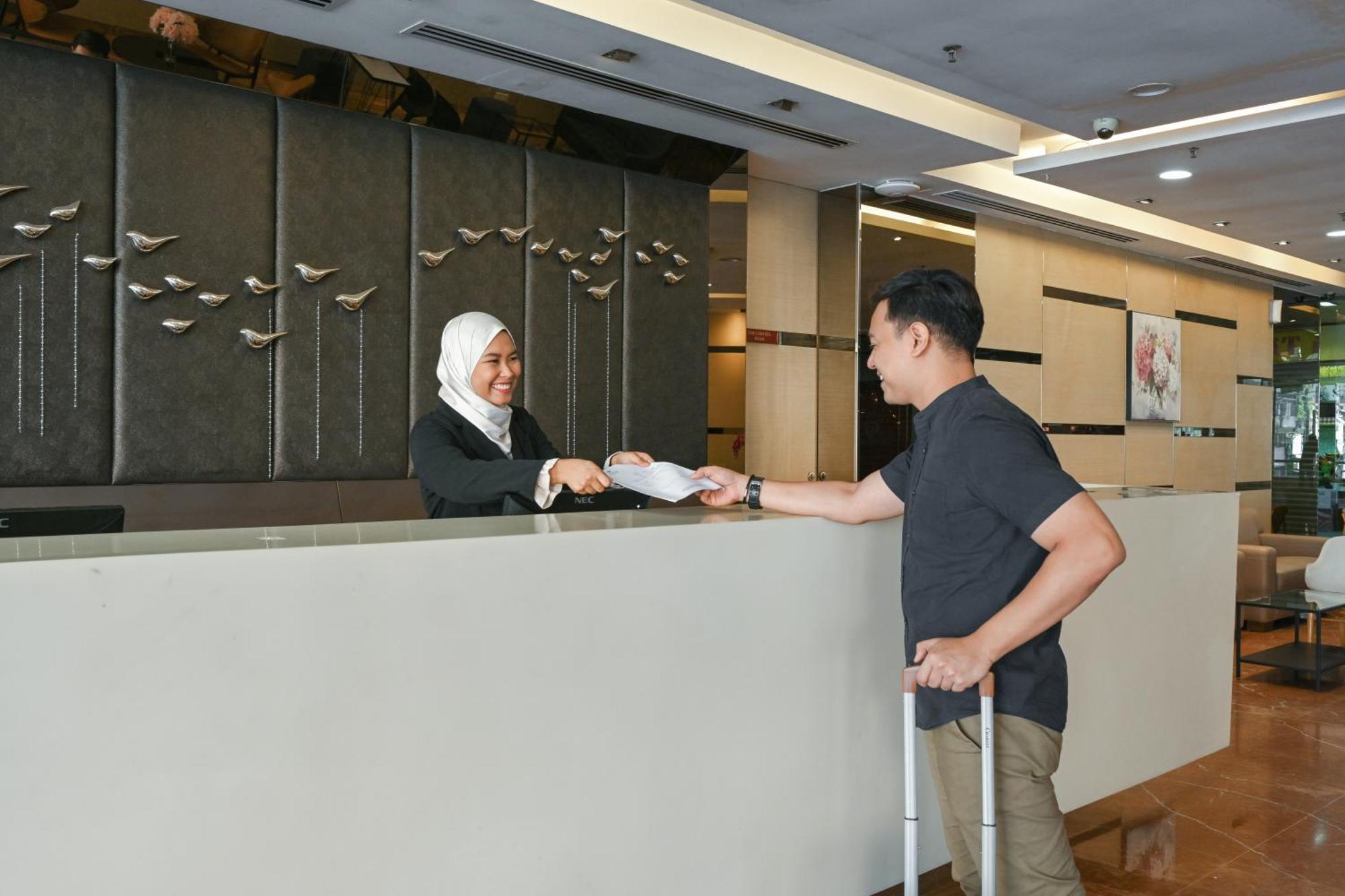Pudu Plaza Hotel 3*